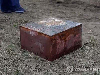 '노예제 옹호' 남부군 리 장군 동상서 타임캡슐 또 발견