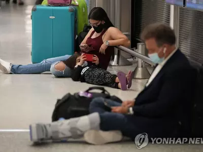 새해 첫날도 항공대란…오미크론에 폭설로 2천500편 결항