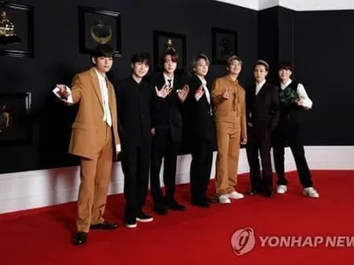 BTS가 후보로 오른 그래미 시상 연기