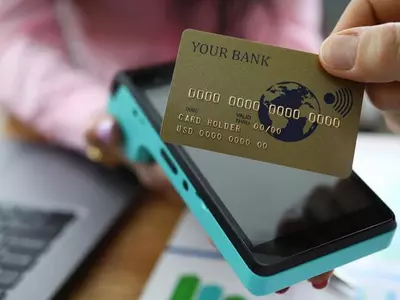 “불필요한 카드 개설하지 말고, 카드 한도는 낮게 유지”