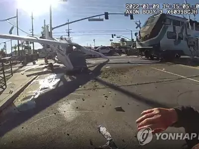 추락한 경비행기에 열차 덮쳐…10분간 두번 죽음 피한 조종사