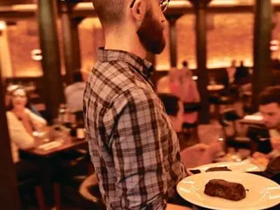 식당 팁이 “후해졌다” 20%가 대세로