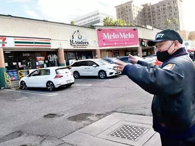 샤핑몰 칼부림 말리던 한인 피살