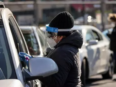 신규 확진 나흘째 80만명대 ‘정체’…입원환자는 또 최고치