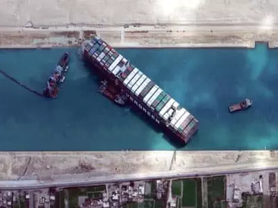 수에즈 좌초 선박 운항 재개, 600억 달러 피해보상 난제