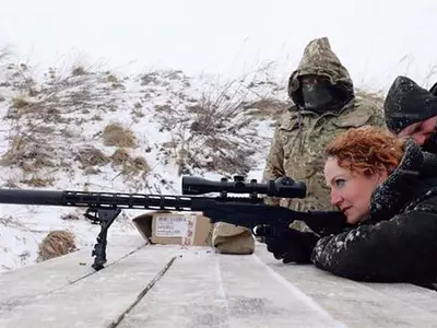 [글로벌 이슈] 러시아 침공 내가 막는다… 총 든 우크라 시민들