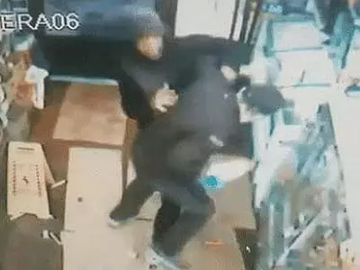 브루클린 60대 한인 델리업주  흑인남성에 무차별 폭행 당해