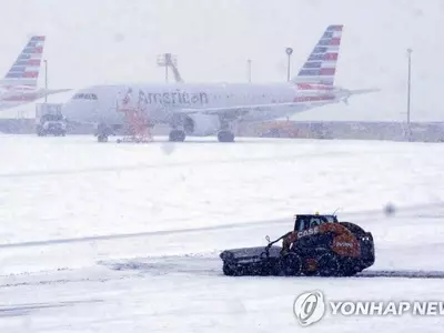겨울폭풍 강타… 항공기 4,800대 결항·20만곳 정전
