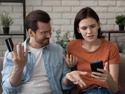 “돈 문제로 배우자 속여”