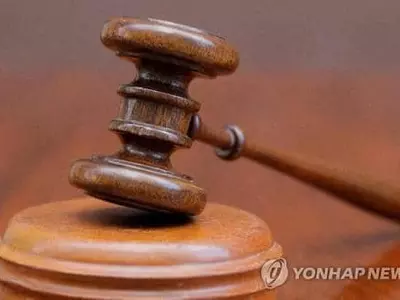 법원, 동생 둘 질식사 시킨 혐의 10대에 징역 100년 선고