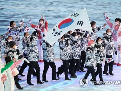 [베이징 동계 올림픽] 곽윤기·김아랑 앞세운 대한민국, 태극기 휘날리며 73번째 입장