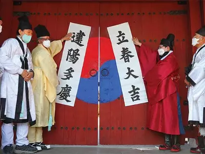 ‘입춘대길 건양다경’… 경사 부르는 입춘첩