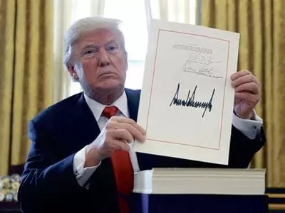 “트럼프, 백악관 서류 상습파기”… 기록물법 위반 논란