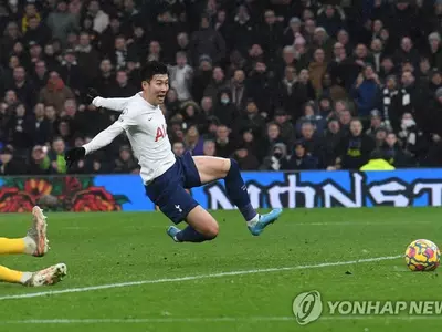 '손흥민 시즌 10호 골' 토트넘, 사우샘프턴에 2-3 역전패