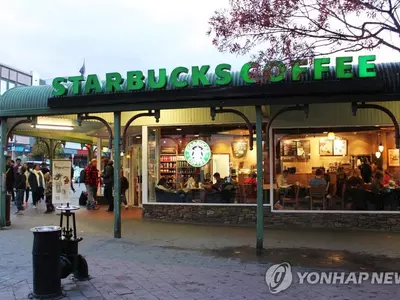 공급망 혼란에 미국 스타벅스 일회용컵도 동났다