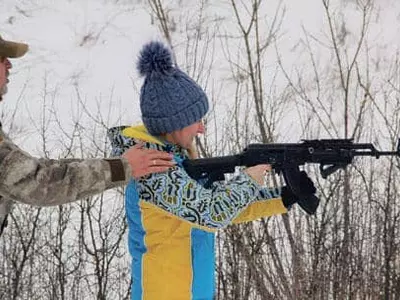 우크라이나 시민들 “남녀노소 없다… 러시아 침공시 결사항전”