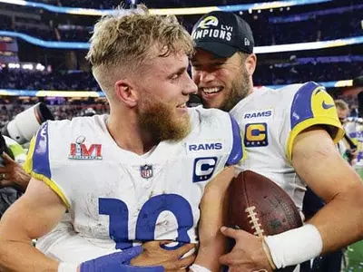 쿠퍼 컵, NFL 올해의 공격수+수퍼보울 MVP ‘2관왕’