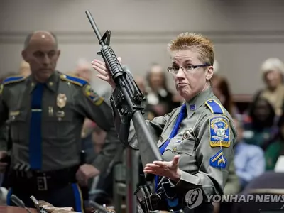총기참사 유족, 반자동소총 제조사와 7천300만 달러에 합의