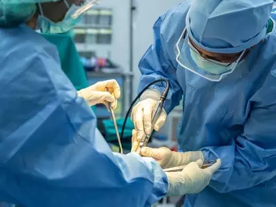 10대소녀 유방확대 수술 중 사망, 한인 성형외과의 형사 기소 당해