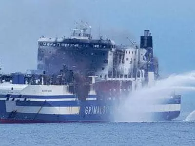 그리스 해상 화재 여객선서 1명 극적 구조