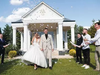 코로나에 미룬 결혼식 급증에 웨딩업계 ‘함박 웃음’