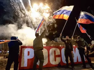 미, 러 ‘우크라 진입’ 규탄… 바이든 첫 제재 서명