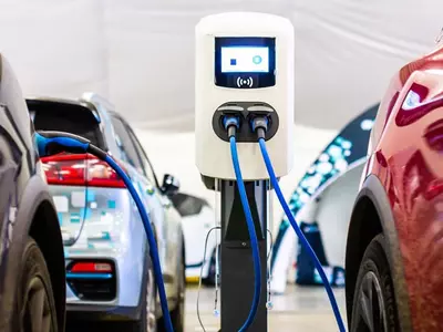 주유소 EV 충전소 설치에 요금 보장 원해