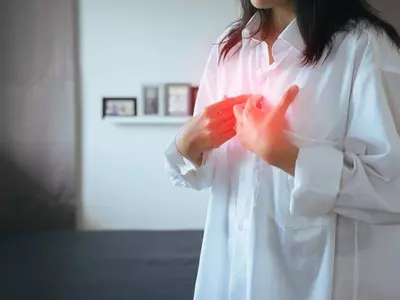 눕기 좋아하는 당신, 가슴 쓰리고 신물 올라온다면