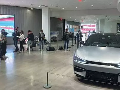 초미의 관심… 눈길 사로잡은 기아 최첨단 전기차 EV6