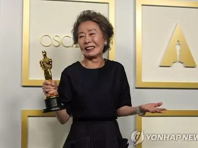 '오스카 여우조연상' 윤여정, 올해는 시상자로 무대 선다