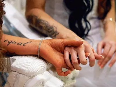 ‘기독교인이 동성애자 결혼식 참석해도 되나요?’ “성경에 위배되는 결혼 축하할 수 없어”