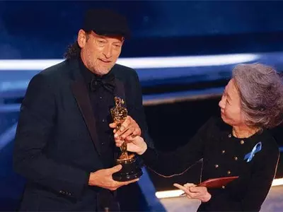 윤여정, 2년 연속 오스카 무대 올라