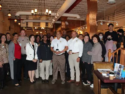 귀넷 셰리프와 커피 타임