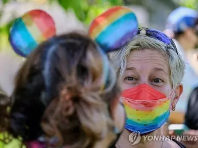 여권에 제3의 성 '젠더 X' 도입…"존엄과 평등 보호"