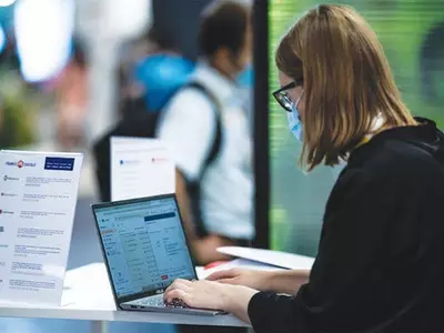 포스트 코로나 ‘뉴 노멀’ 하이브리드 근무 ‘명암’