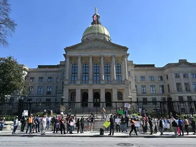 논란의 ‘학교 인종 논의’ 법안 주 상원 통과