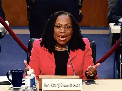 첫 흑인여성 연방대법관