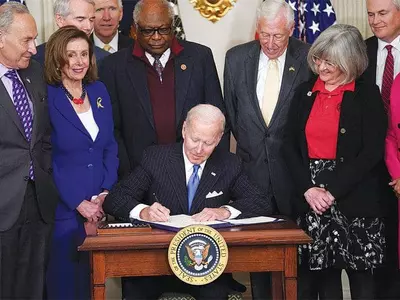 “주6일 우편배달 시행” 바이든, 개선 법안 서명