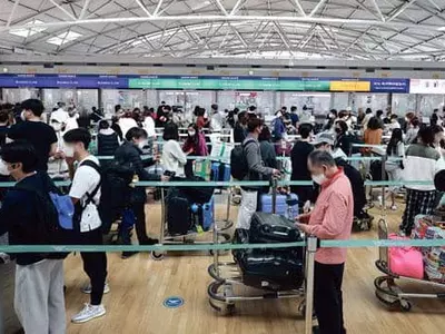 해외여행객 급증… 다시 북적이는 인천공항