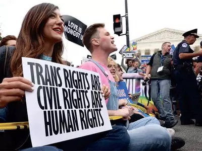 “트랜스젠더 자녀 성전환치료는 아동학대” 텍사스주 조사 논란