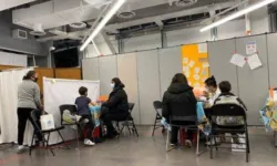 코로나 백신접종 의무 철회에 접종자·미접종자 모두 반발