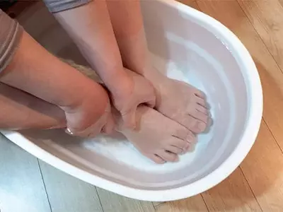 올바르게 족욕하면… 관절염·인대 손상·힘줄 염증 치료 효과