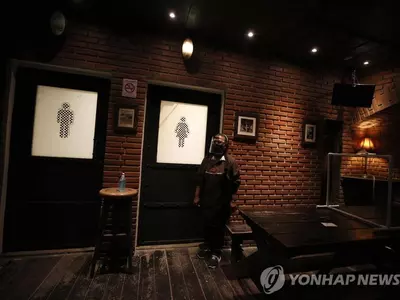 "공중화장실서 마스크 안쓰면 코로나19 감염 위험 커져"