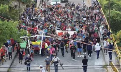 멕시코 국경 이민자 체포 급증… 22년래 최다