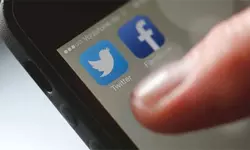 연령대 구분 없이 에이전트보다 인터넷 검색 선호