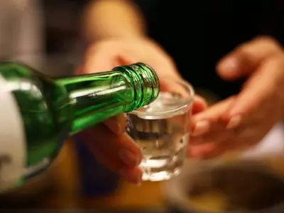 “안전한 양은 없다”… 하루 술 1~2잔에도 뇌 빨리 늙어