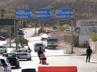 “주정부가 멕시코 국경서 이민자 막아라”