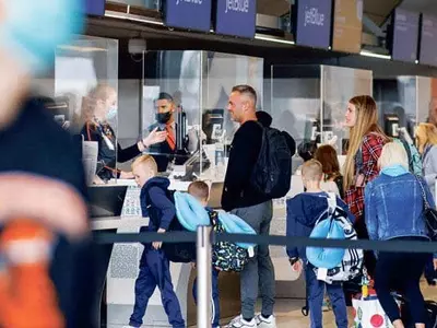 ‘공항과 비행기에선 마스크 착용 필수’