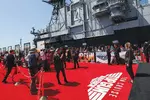 항공모함서 펼쳐진 영화 ‘탑건 2’ 레드카펫 행사