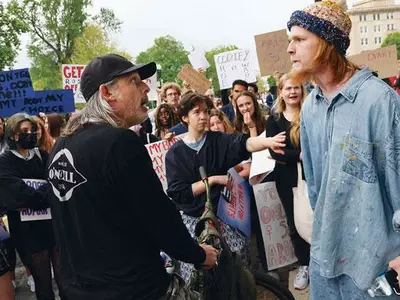 연방 대법원 낙태 법안 문건 유출 뒤 낙태 옹호 단체 반대 여론 갈수록 거세져